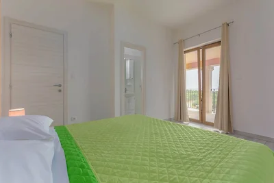 Villa mit privatem Pool und Meerblick