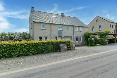 Einladendes Ferienhaus in Robertville mit...