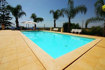 Casa vacanze a Floridia con piscina privata