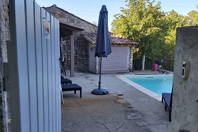 Gîte La Boscalière met privézwembad in Les...