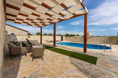 Ländliche Villa in der Nähe von Benkovac