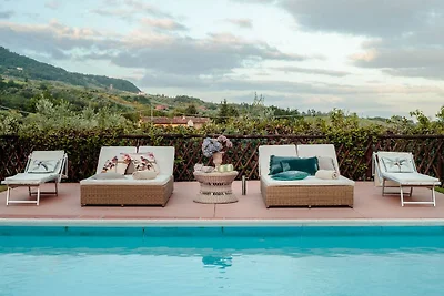 Villa a Capannori con grande patio