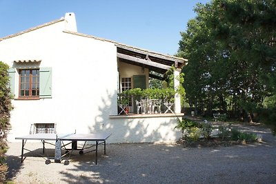 Charming Holiday Home in Régusse, Provence wi...