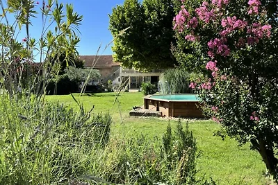 Helle Wohnung mit Pool und Spa