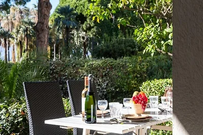 Apartment in Palm Beach mit privatem Garten