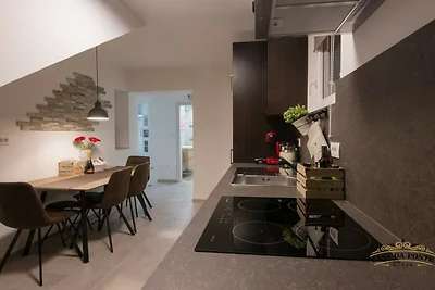 Downtown Koper Spacious Apartment with Balcon...