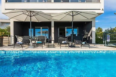Villa in Pomer mit Schwimmbecken