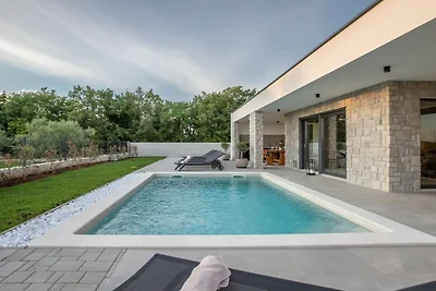 Villa in Buje mit Schwimmbecken