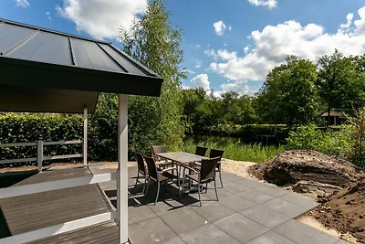 Luxus-Lodge mit Klimaanlage an einem...