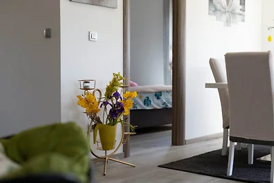 Trendy and Chic Apartment with Terrace and Pr...