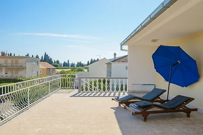 Modern Apartment Near Trogir Beach with Sea V...