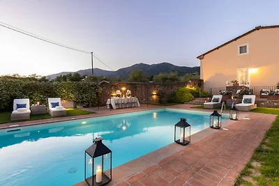 Casale in Toscana vicino a villa barocca