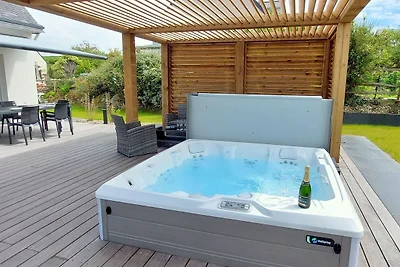 Komfortables Ferienhaus mit Whirlpool in...