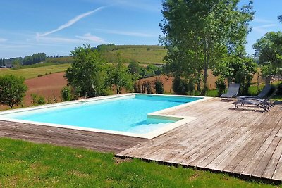 Charmantes Haus mit Pool in Coubejours