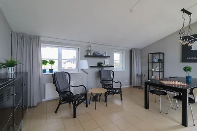 Luxuriöse freistehende Villa in Strandnähe