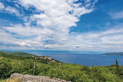 Scenic Seafront Brsec Apartment - Three Bedro...