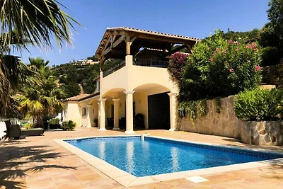 Villa in Valcros mit Pool und Meerblick