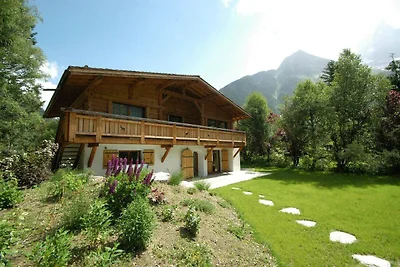 Traditional Chalet close to Flegere Lift...
