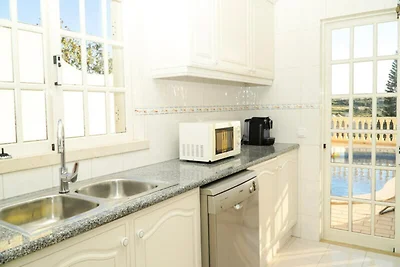 Villa in Albufeira mit Meerblick & Pool