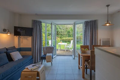 Haus in der Nähe von See und Golfplatz