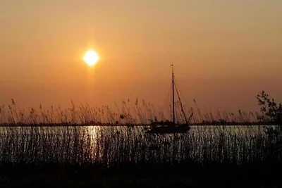 Docklodge bij Friese Meren met Privé...