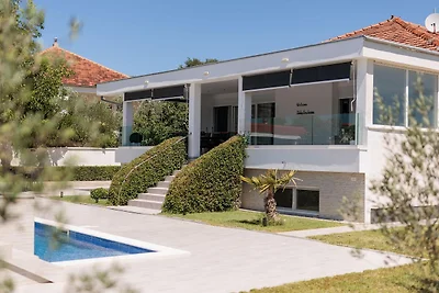 Villa in Galovac mit Pool bei Zadar