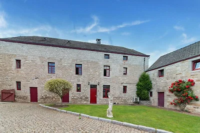Piacevole casa vacanze con barbeque a Hotton