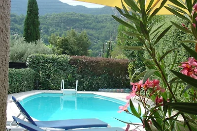 Wunderschöne Villa in Nyons mit Swimmingpool