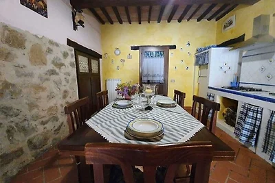 Attraente casa vacanze con piscina in comune