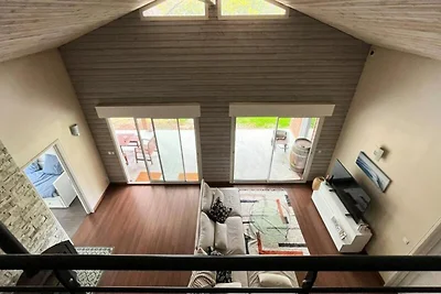 Villa in Hourtin met bos en zwembad