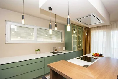 Wohnung in Šibenik-Brodarica mit Balkon