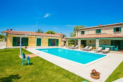 Villa in Radetici mit Schwimmbecken