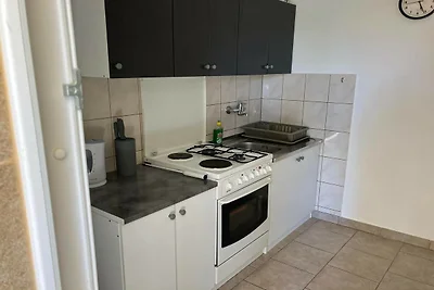 Fuga luminosa lungo la strada del villaggio