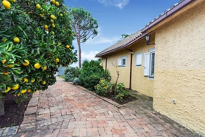 Bellissima casa vacanze ad Ardea con giardino