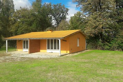 Prachtige gîte met terras in Sauzé-Vaussais