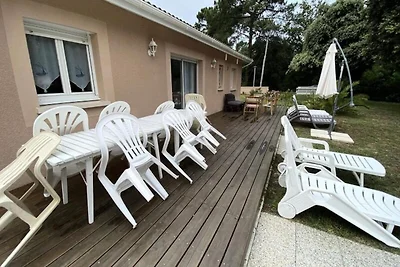 Villa mit Garten und Grill in ruhiger Lage