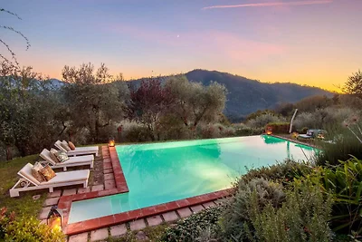 Villa in Tuscany with Infinity Pool and Views