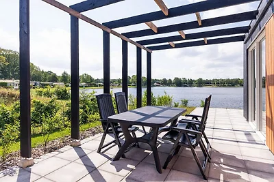 Rückzugsort am See mit modernem Komfort