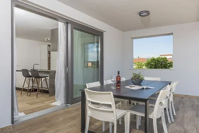 Villa in Nova Vas mit Schwimmbecken