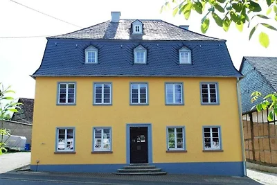 The yellow holiday home