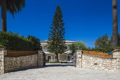 Villa tradizionale a Kypseli con piscina