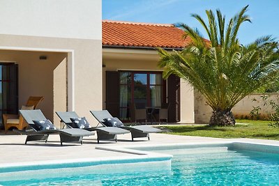 Villa mit privatem Pool und Garten in der Näh...