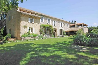 Geräumiges Herrenhaus in Grignan mit Pool