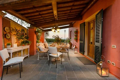 Villa bei Lucca mit Pool und Aussicht