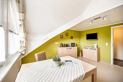 Aangenaam vakantiehuis in Ernst met balkon