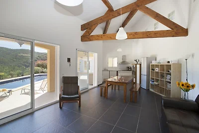 Moderne Villa mit privatem Pool in Roquebrun