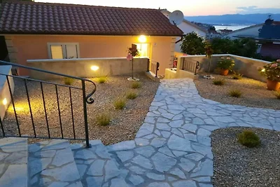 Ferienhaus in Vrbnik mit Schwimmbecken