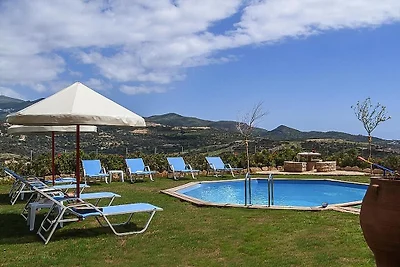 Invitante villa a Triopetra con piscina