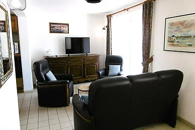 Huis vlakbij het strand met tuin en barbecue