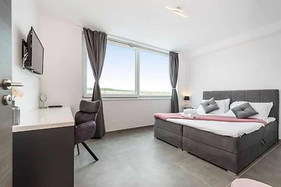 Villa mit Panoramablick auf Meer und Velebit